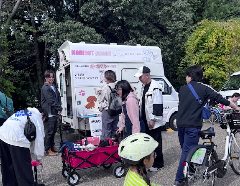 ワゴンでの施術風景